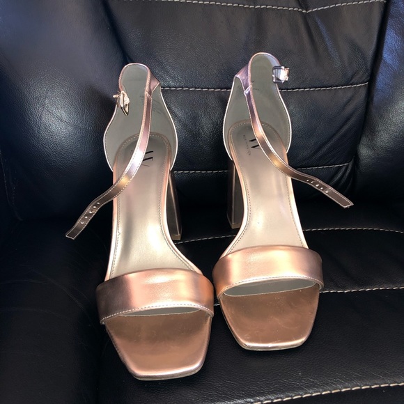 Rose gold heels - Picture 2 of 3
